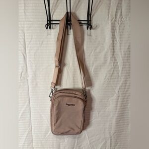 Baggallini Small Soft Pink Messenger Bag w Multiple Pockets